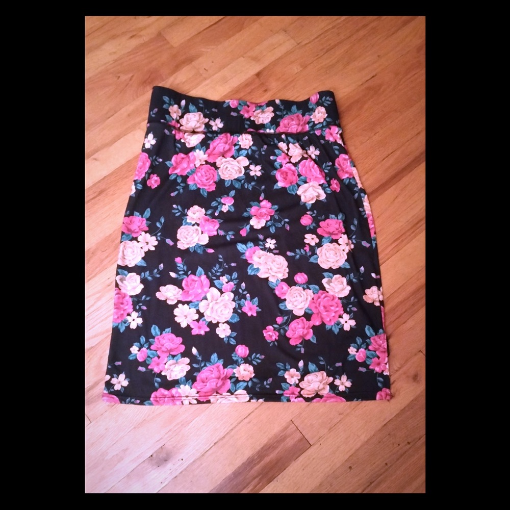 💐🌼🌸🌺BLACK FLORAL PRINT MIDI PENCIL SKIRT🌼🌸🌺